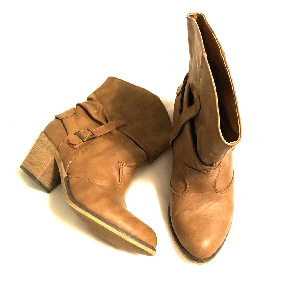 Short cowgirl boots